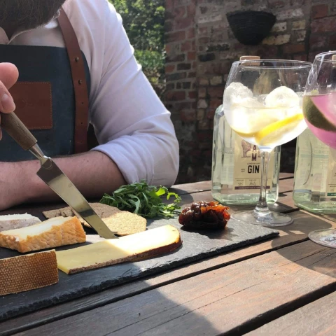 Gin and Cheese – A Summertime Match Made in Heaven